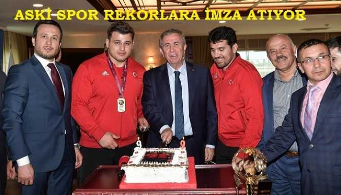 Mansur Yavaş, Türkiye'nin gururu ASKİ Spor güreşçilerini kutladı