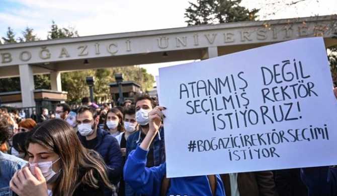 YAPMAYIN YAZIKTIR BU ÇOCUKLARA.. Boğaziçi Üniversitesi Rektörünü protesto eden Öğrencilerin Burs ve Kredileri kesildi. 